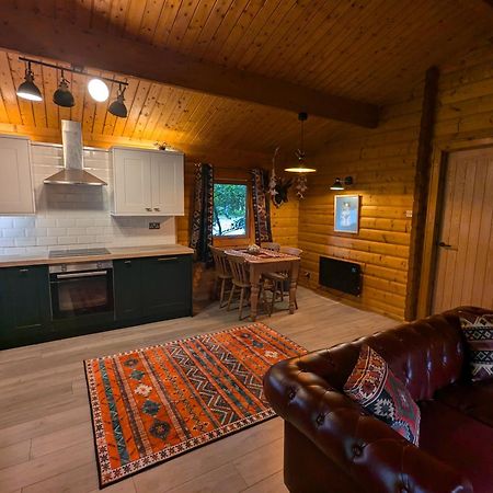 Pineshadow Lodge-Dog Friendly Kenwick Park Louth Louth  Kültér fotó